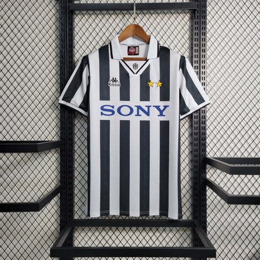 Juventus 1996/97 Classic Retro Home Shirt